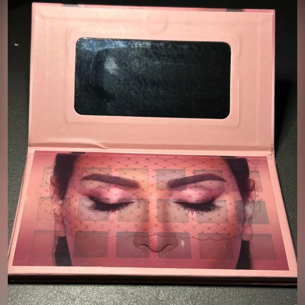Eyeshadow Palette with Mirror - Neutral and Pink Shades